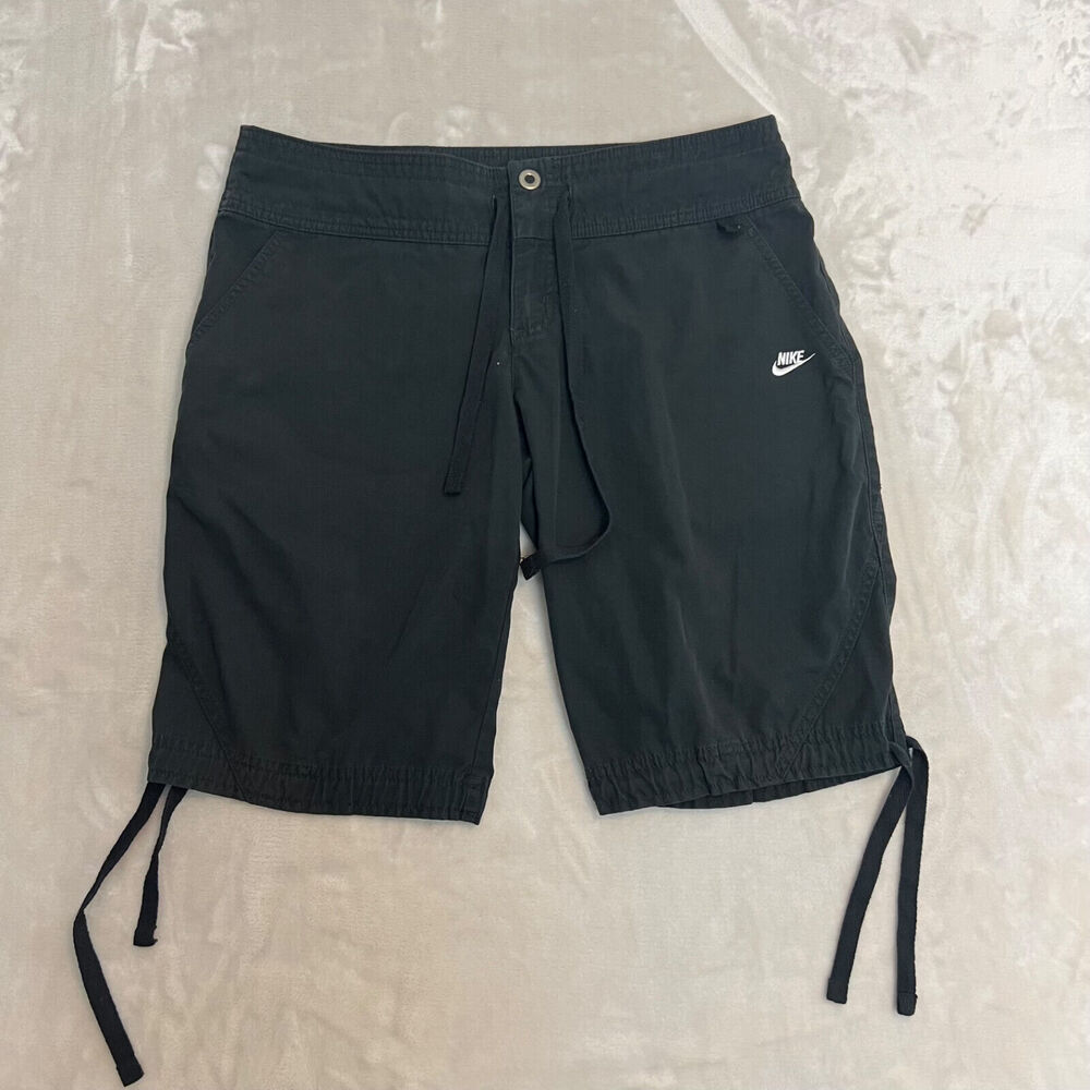 Nike Shorts Womens Medium  Bermuda Hiking Walking Outdoor Black Casual